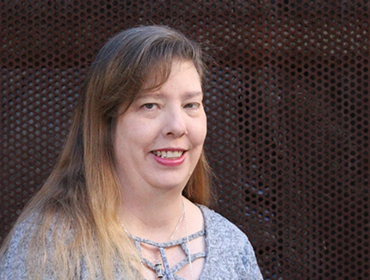 Headshot of Janelle Holyoak