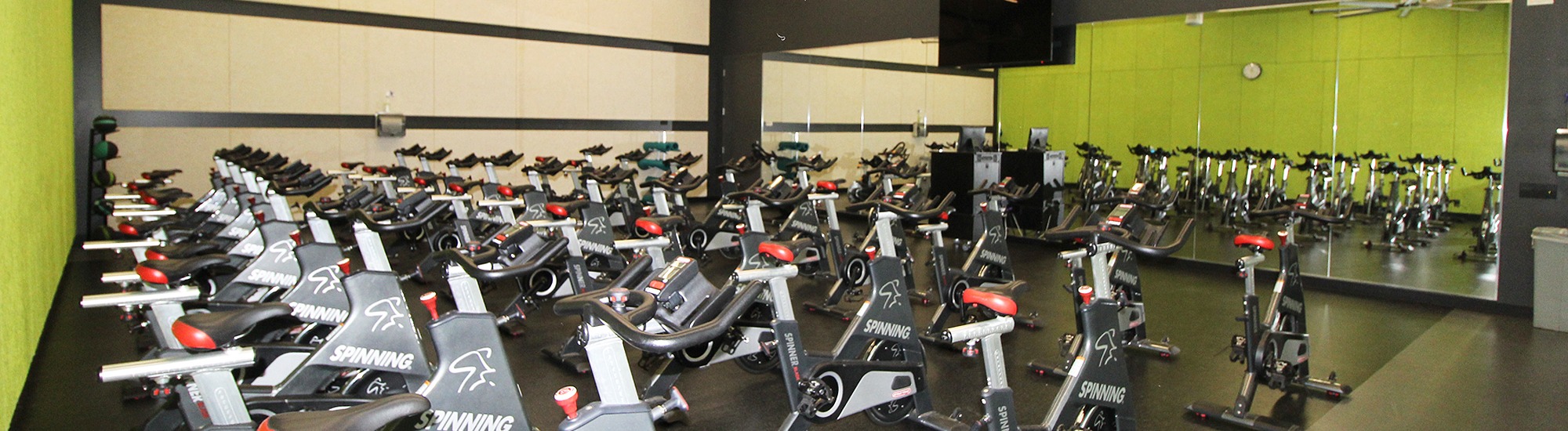 Room full of spin bikes and a large mirror at Campus Rec UArizona
